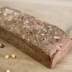 Dinkel-Nussbrot